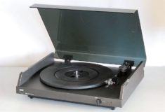 NAD Turntable