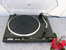 Technics SLQ 303 Turntable
