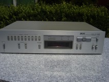 Akai AT-555