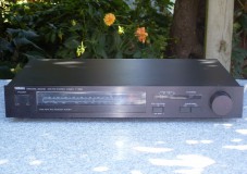 Yamaha T-320 AM/FM Analog Tuner